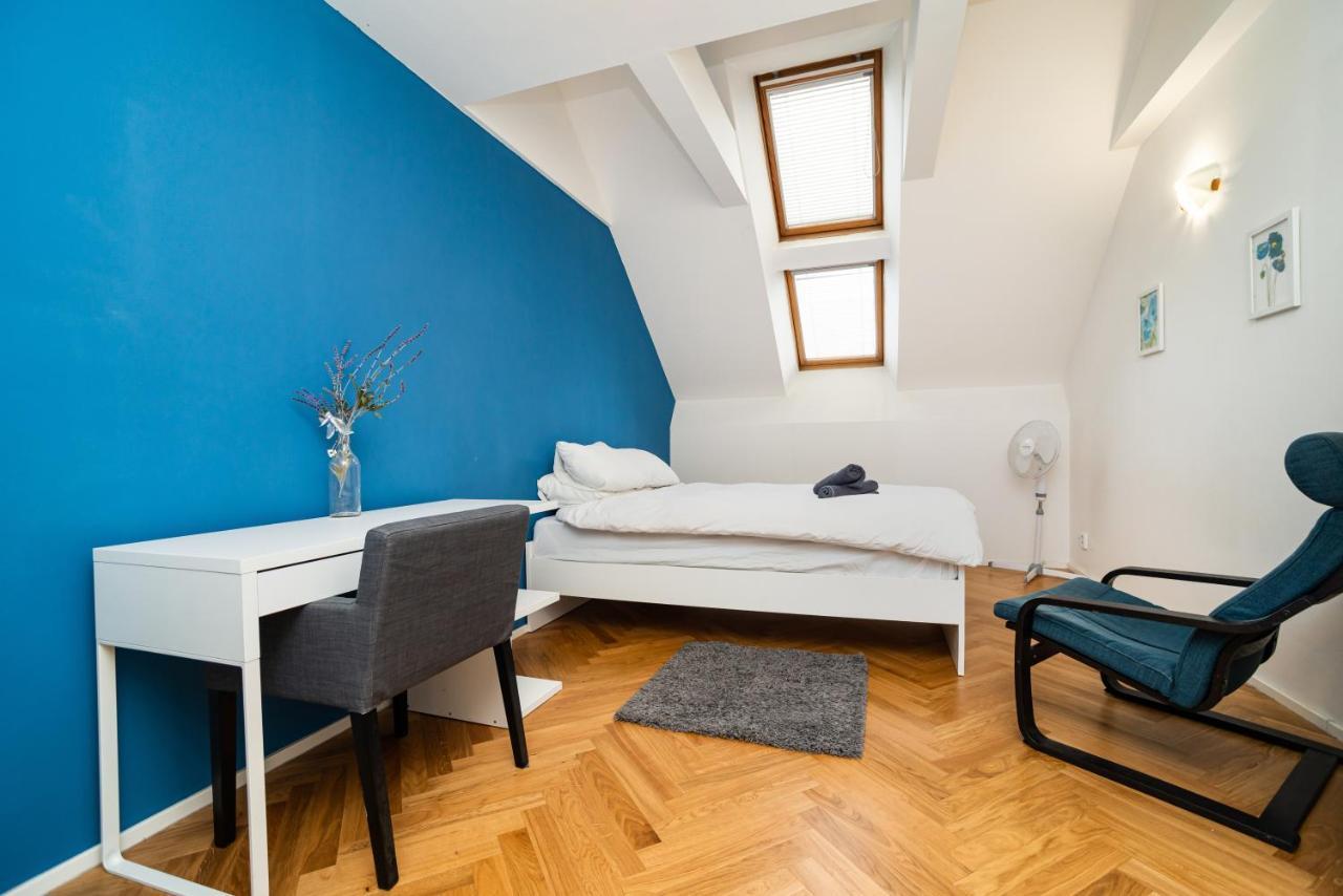 Central, Spacious, Modern 5 Bedrm Duplex W/Balcony 布拉格 外观 照片