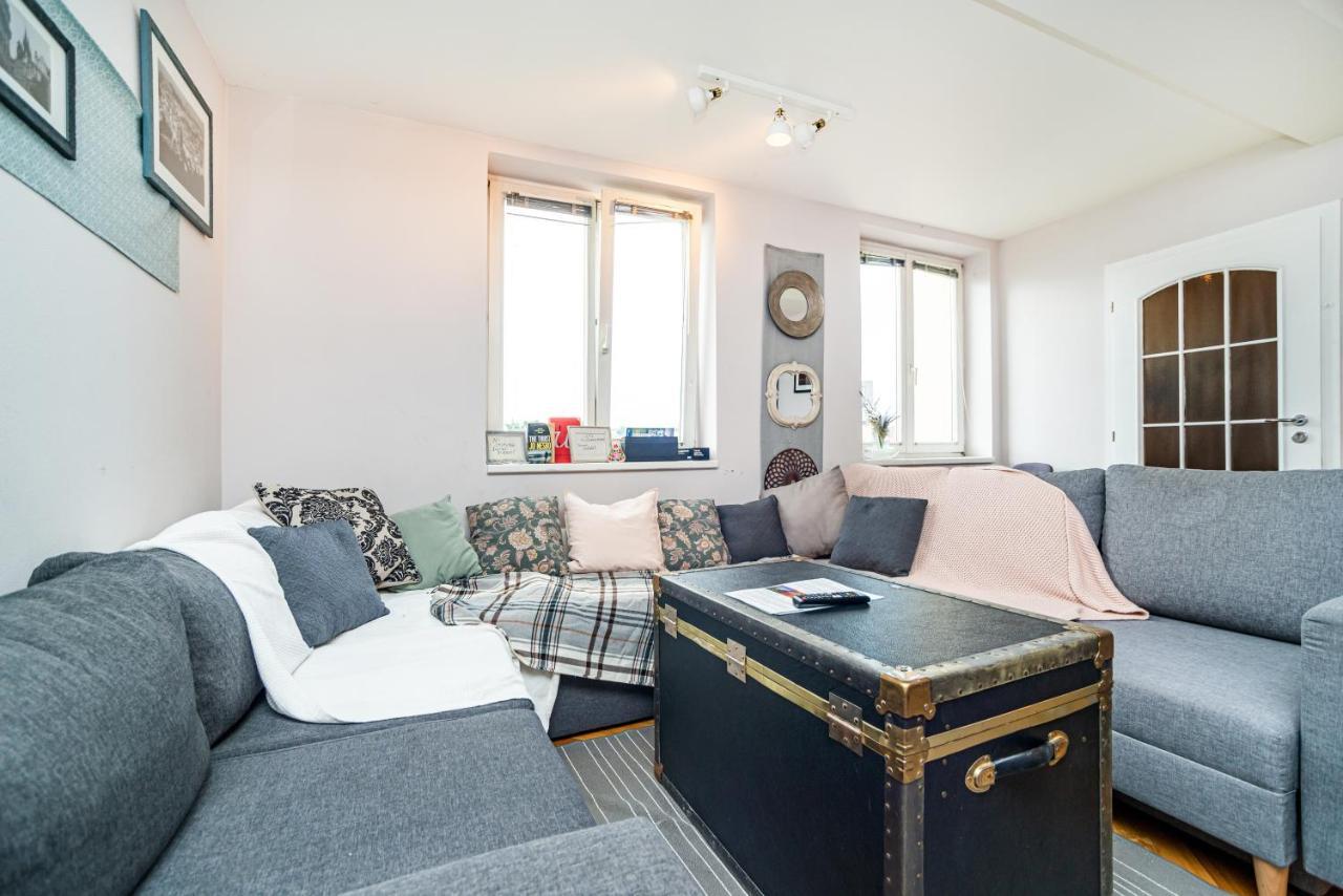 Central, Spacious, Modern 5 Bedrm Duplex W/Balcony 布拉格 外观 照片