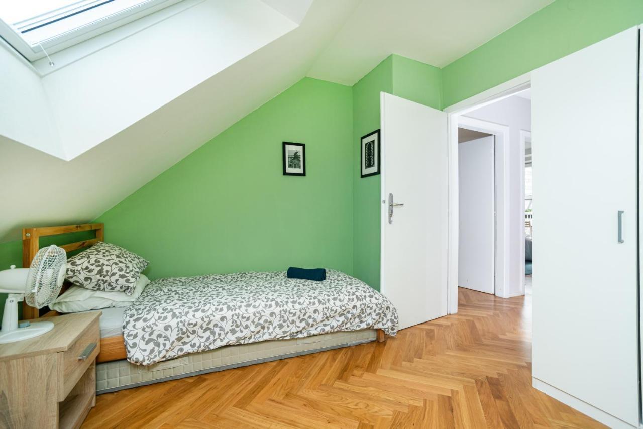 Central, Spacious, Modern 5 Bedrm Duplex W/Balcony 布拉格 外观 照片