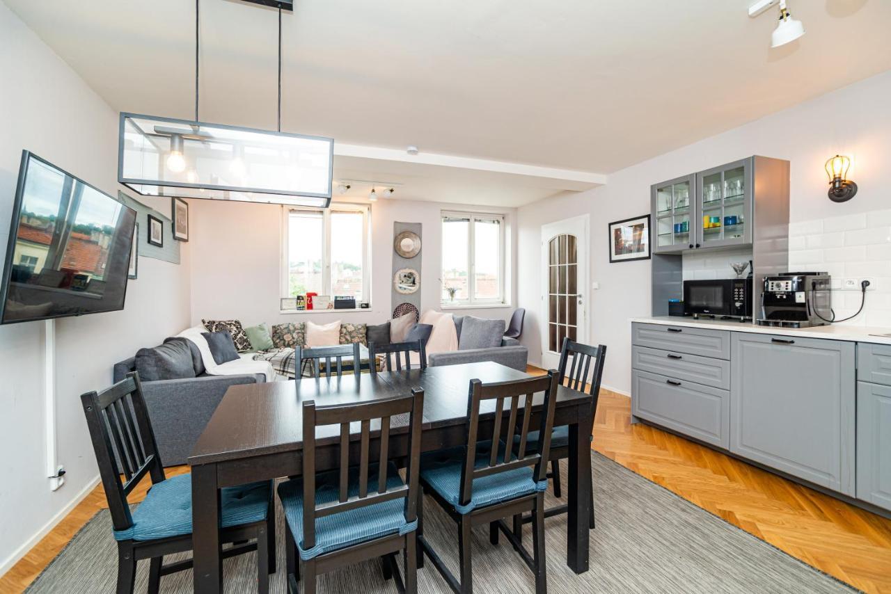 Central, Spacious, Modern 5 Bedrm Duplex W/Balcony 布拉格 外观 照片