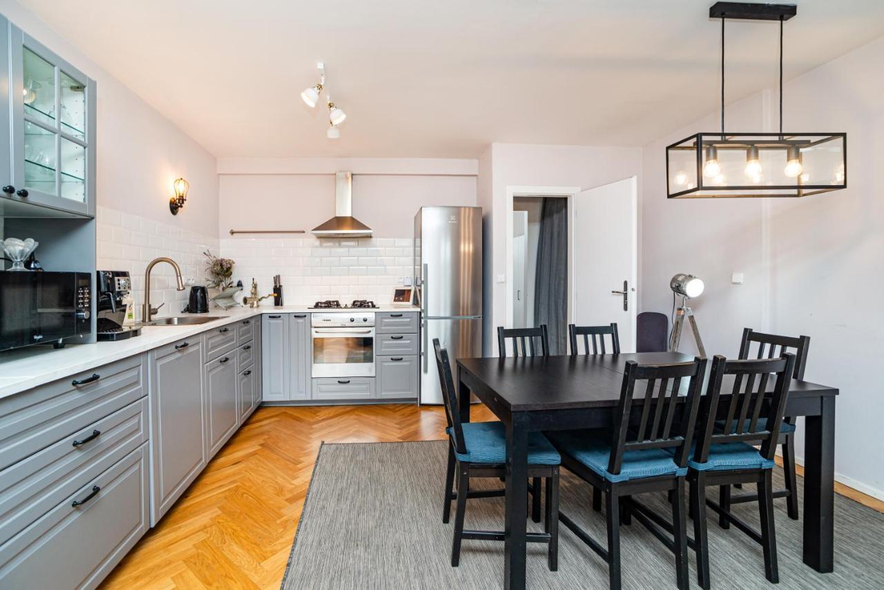 Central, Spacious, Modern 5 Bedrm Duplex W/Balcony 布拉格 外观 照片