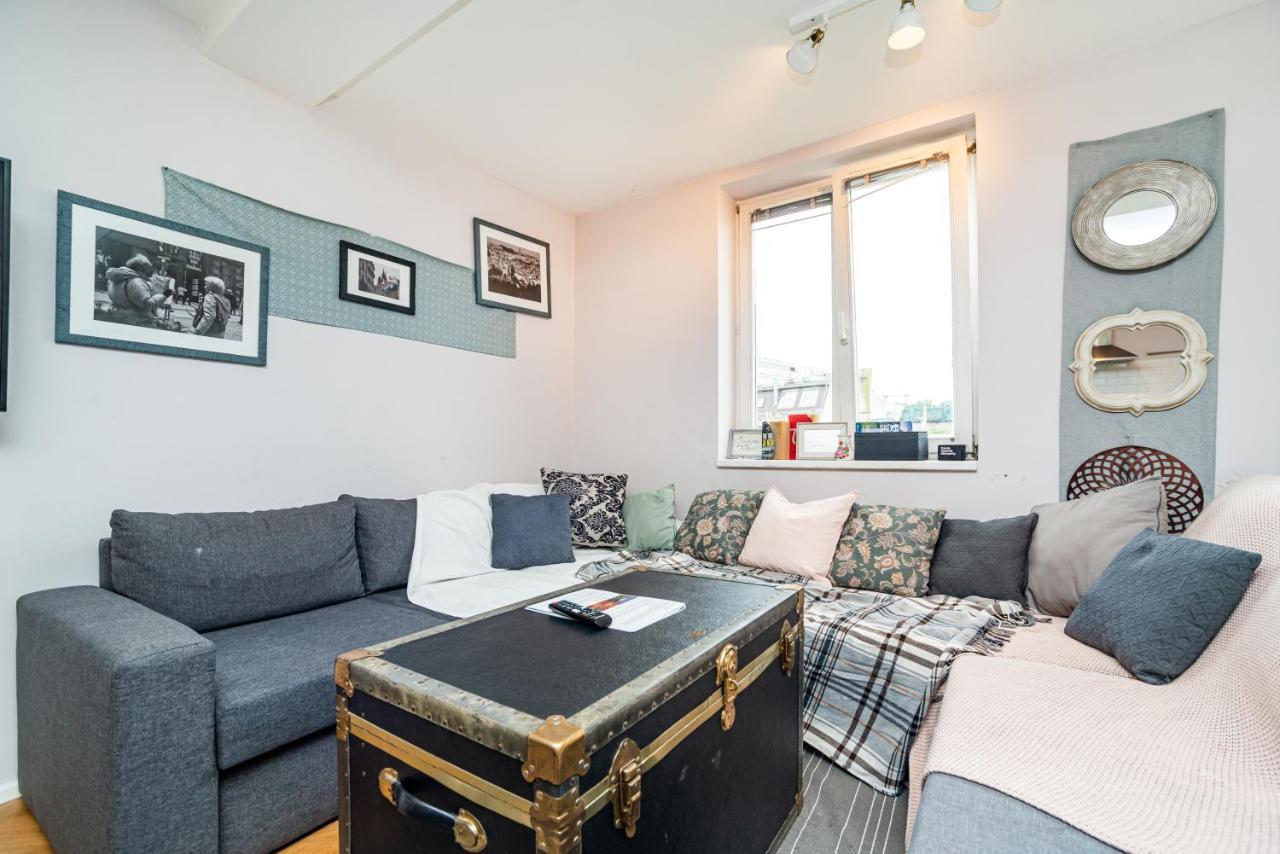 Central, Spacious, Modern 5 Bedrm Duplex W/Balcony 布拉格 外观 照片
