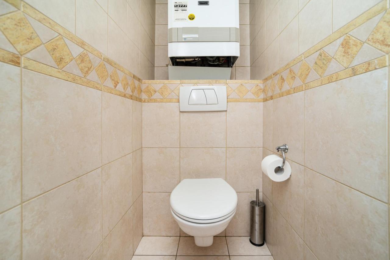 Central, Spacious, Modern 5 Bedrm Duplex W/Balcony 布拉格 外观 照片
